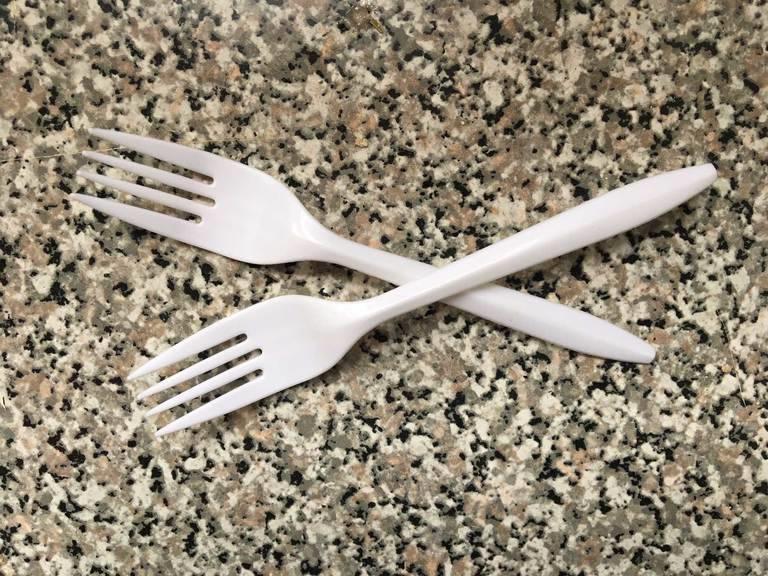 plastic-forks-2.jpg
