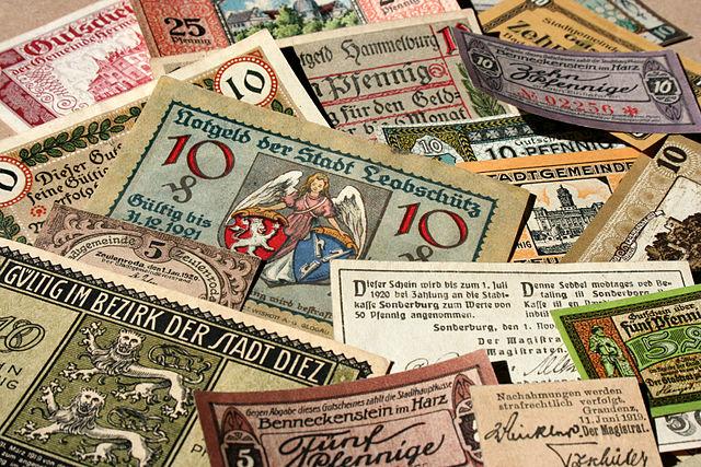 640px-German_banknotes_in_1917-1919_the_town_money.jpg