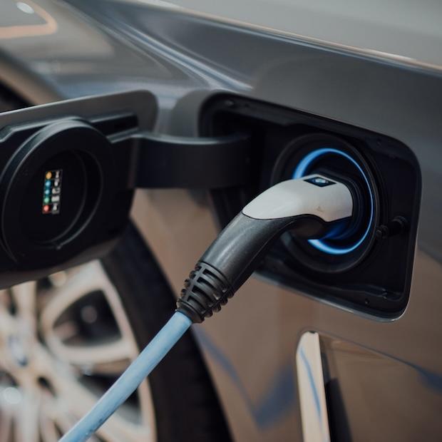 Electric vehicle charging - EV batteries used for energy storage