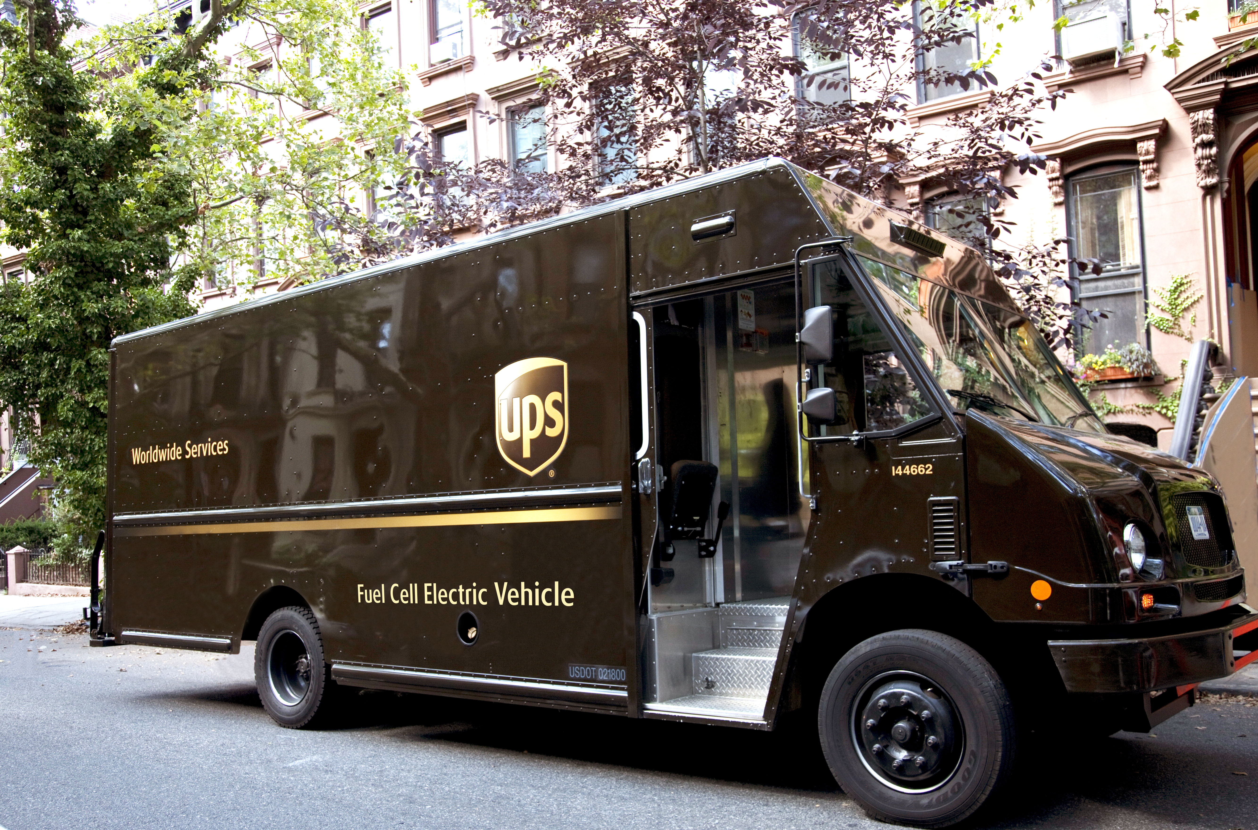 Csrwire Ups Unveils First Extended Range Fuel Cell Electric Delivery Vehicle<script async src=