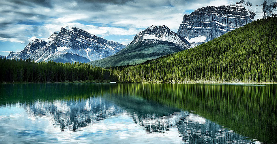 Image of lake surrounded by mountains