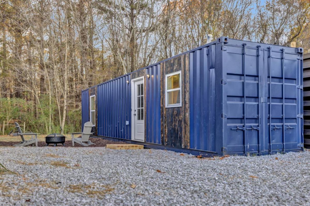 Exterior of shipping container accomodation