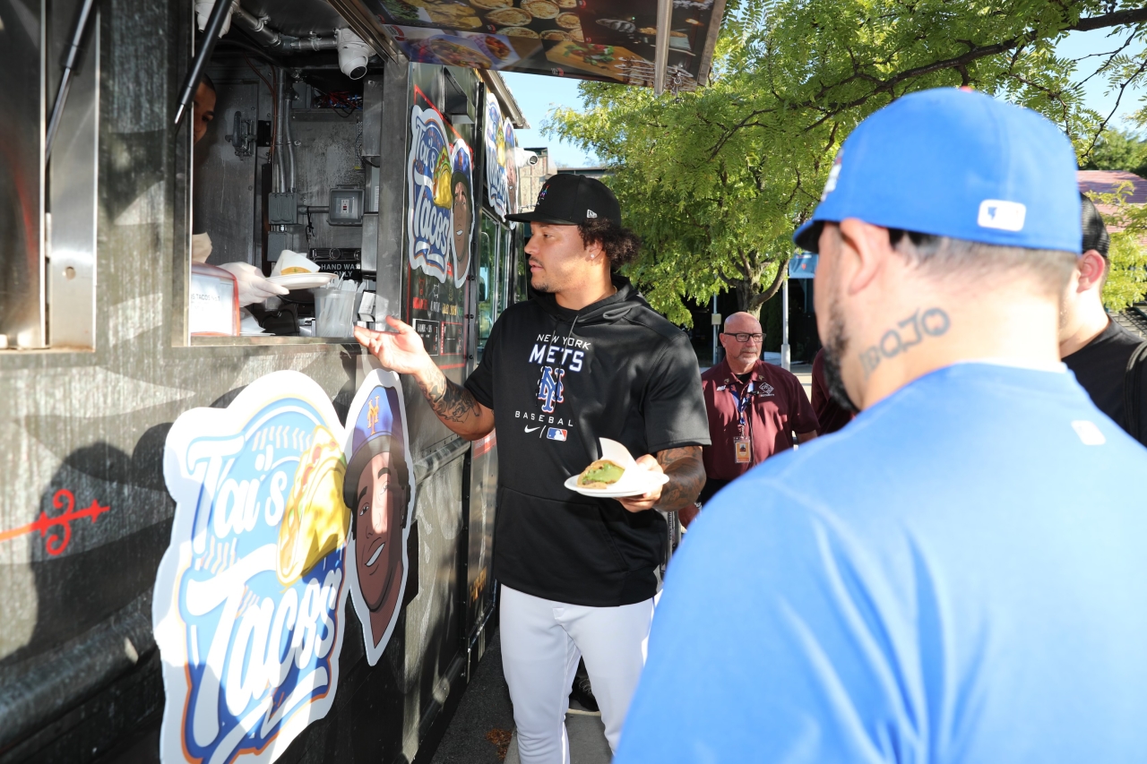 Taijuan Walker Gives Out Free Tacos to Benefit Foster Care in