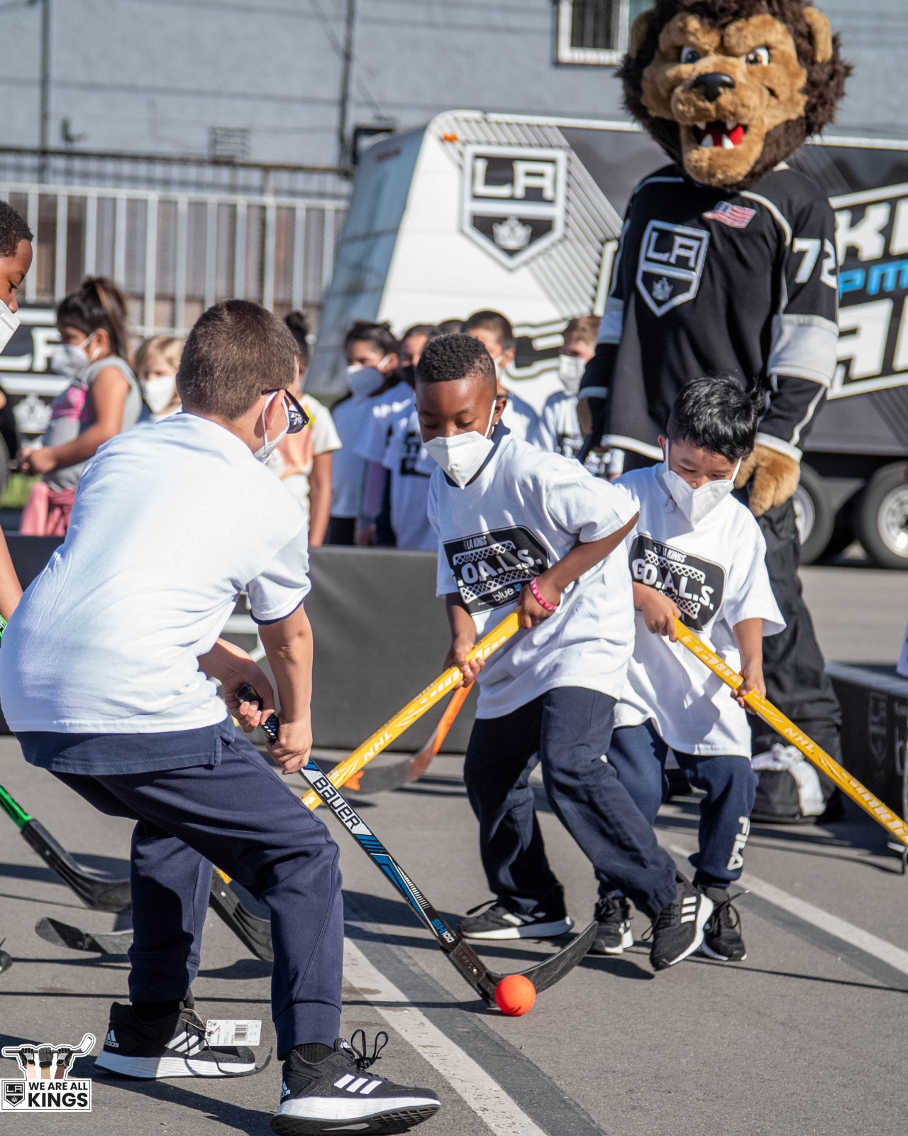 CSRWire - LA Kings Team Up With Shoes That Fit to Distribute 100