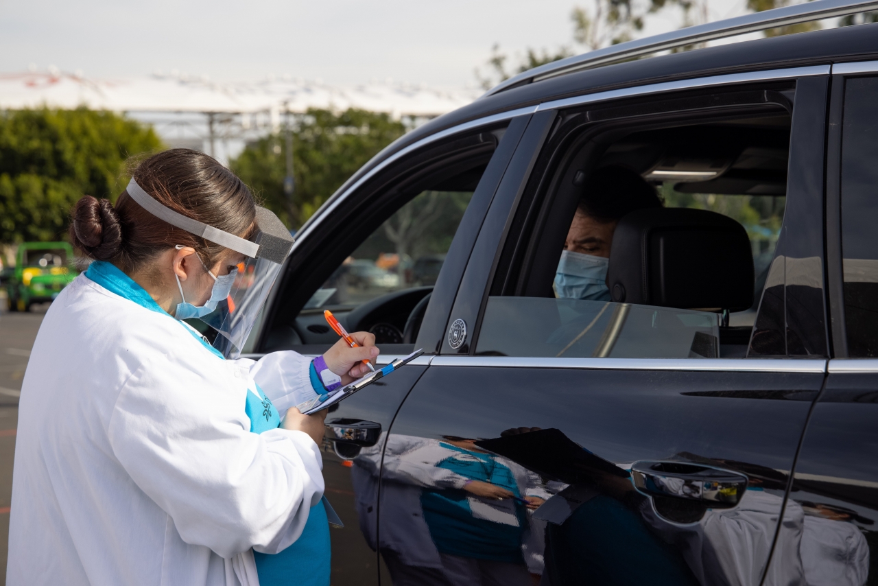 image of healthcare worker with clipboard