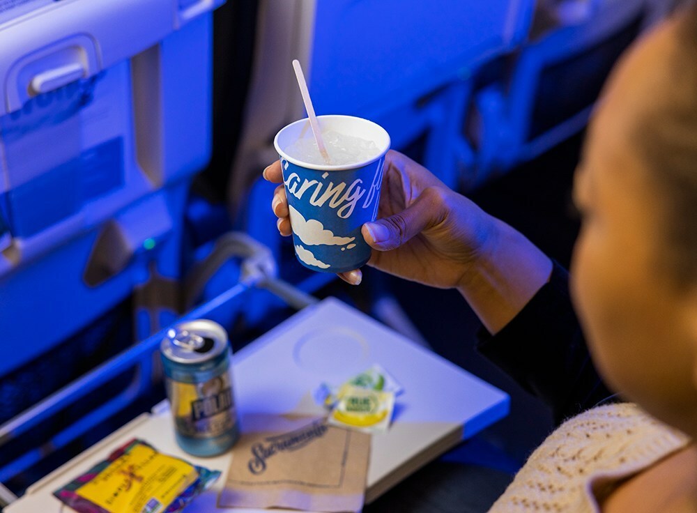 Alaska Airlines switches from plastic cups to paper cups