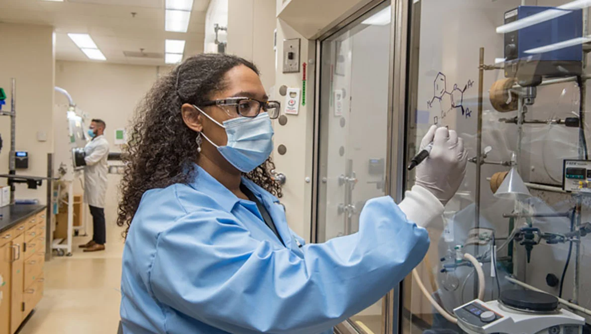 Chemist working in a lab 