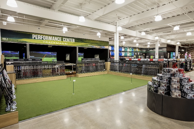 DICK'S Sporting Goods golf area.