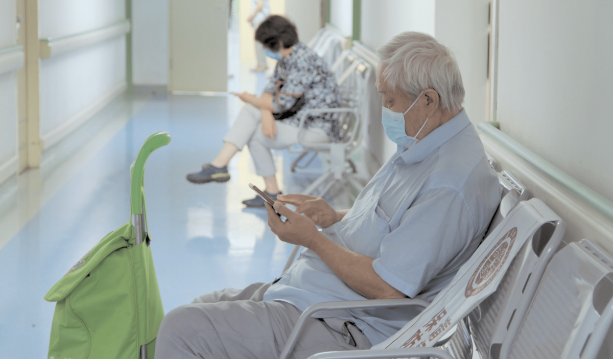 patients on smartphones