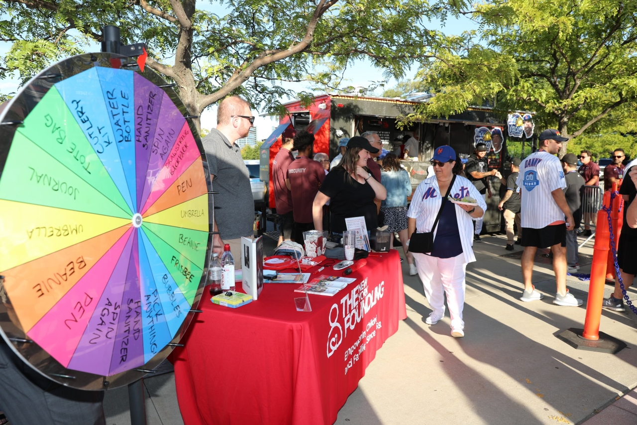 Taijuan Walker Gives Out Free Tacos to Benefit Foster Care in