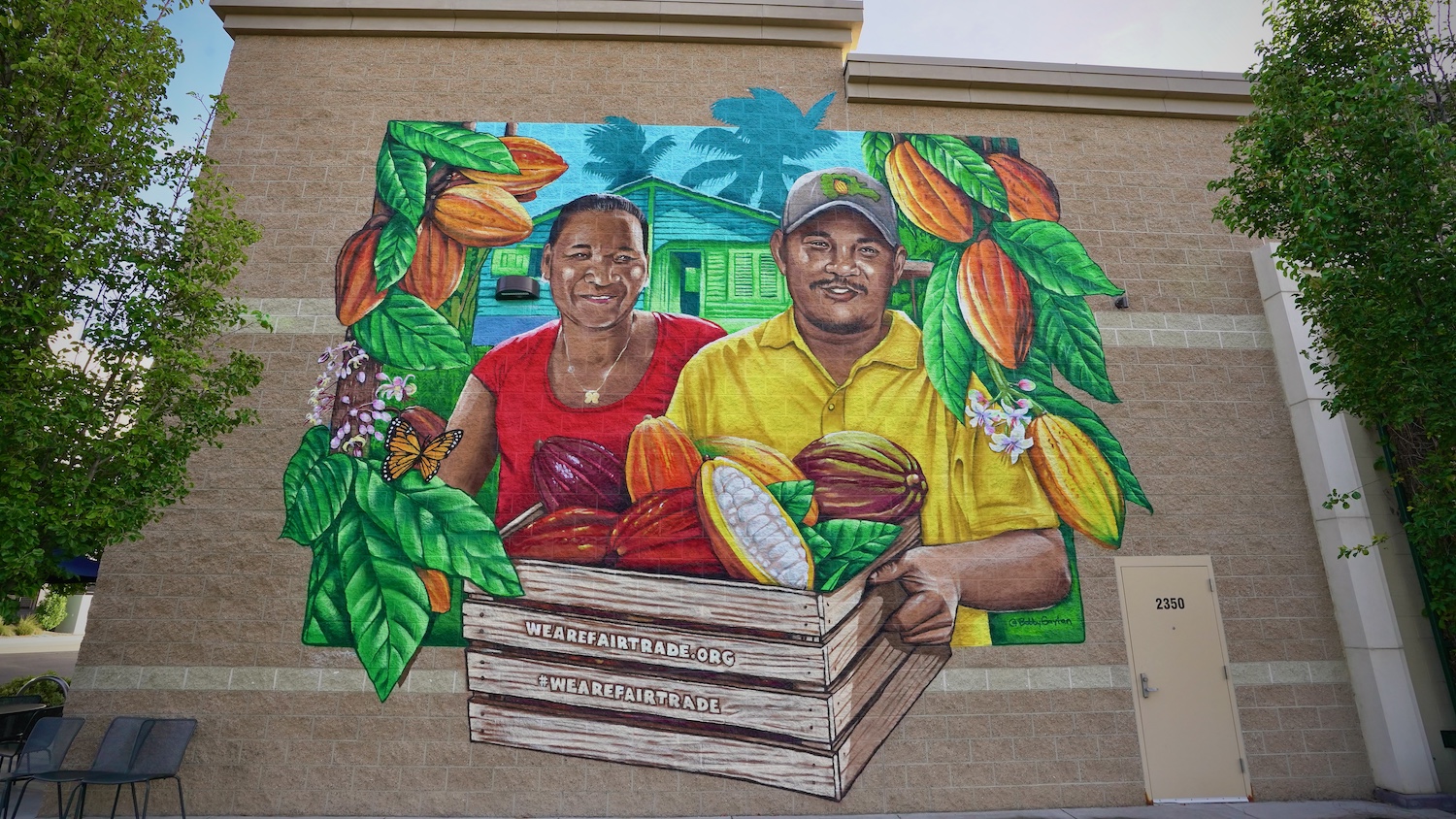 The mural on the Boise Co-op Market in Idaho features cocoa farmers Francisco Contreras and Carlixta Contreras Martínez — Fairtrade farmers