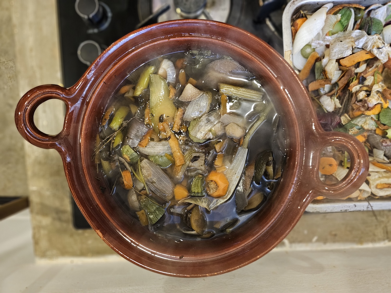 Finished stock - how to make vegetable broth with vegetable scraps