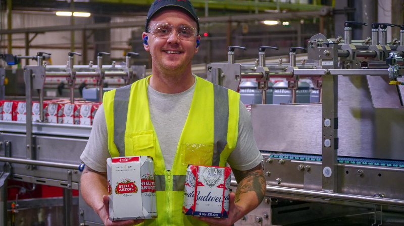 Gareth, a canning manager at our Magor brewery in South Wales, with our new plastic-ring free packaging