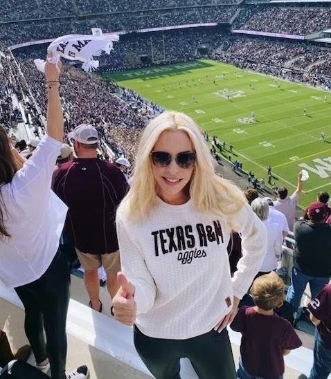 Mel Saettone ata a Texas A&M football game.