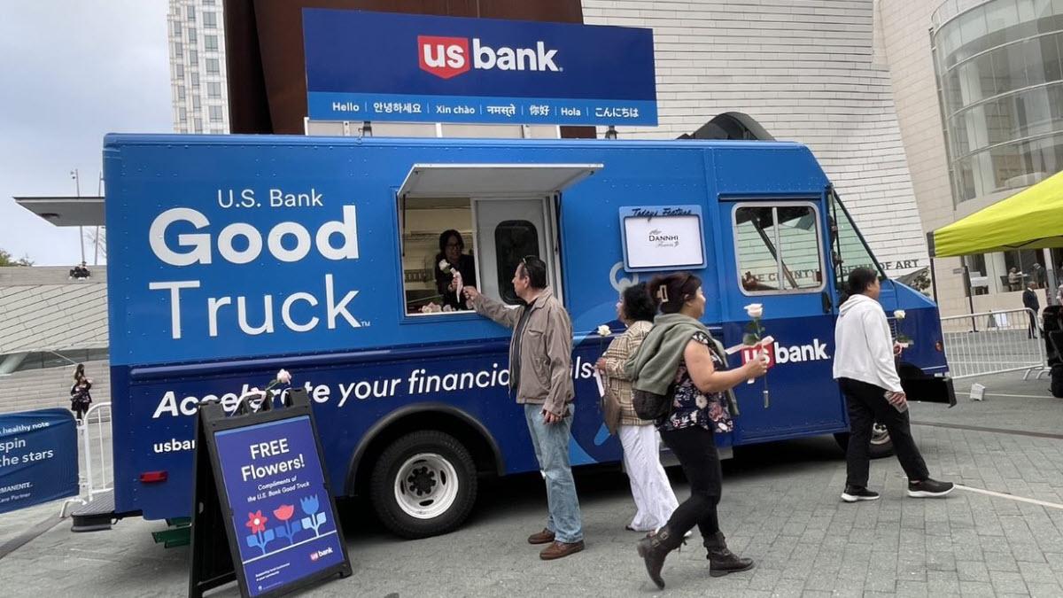 The Good Truck at a recent stop in Costa Mesa, California, to hand out flowers.