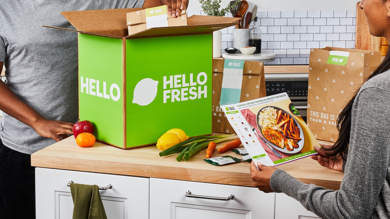 People cooking with HelloFresh