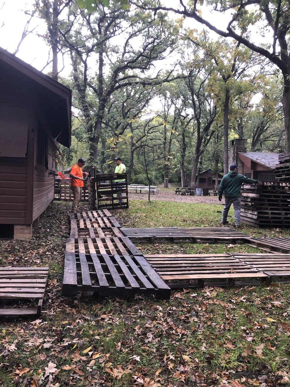 Covia employee helps construct a maze