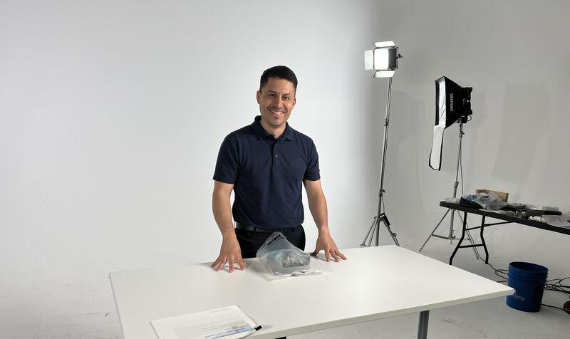 Jorge Alvarez in a studio