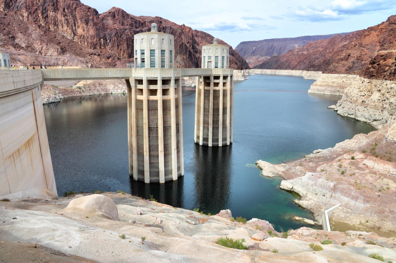 hoover dam and Lake Mead, low water level