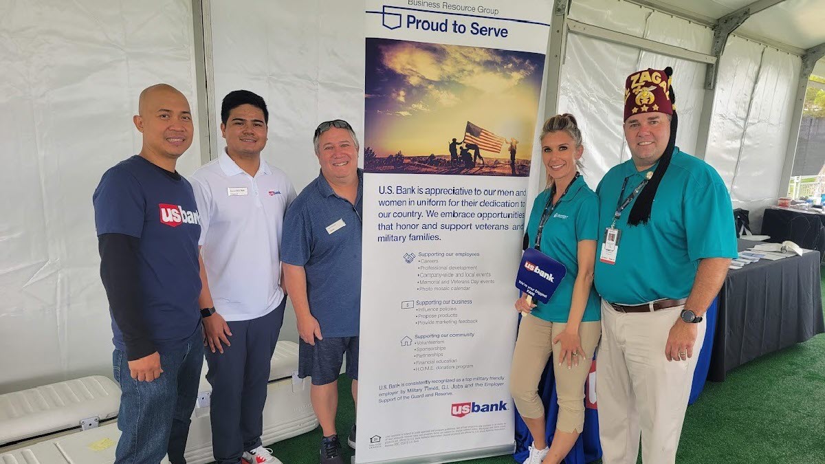 Mandii and Matthew at the Shriners Children's Open, alongside several U.S. Bank volunteers from the Las Vegas team.