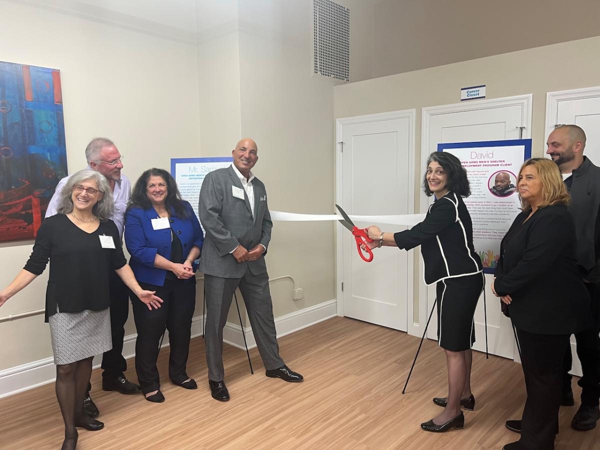  Lifting Up Westchester staff and supporters join Chief Executive Officer Anahaita Kotval (center right) and KeyBank Market President John Manginelli (center left) in cutting the ribbon on the new LUW Job Central. 