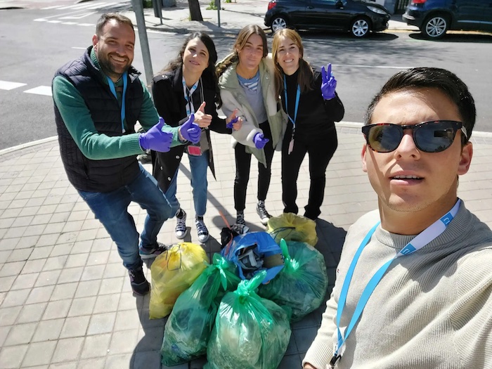 Five volunteers collected recycling materials.