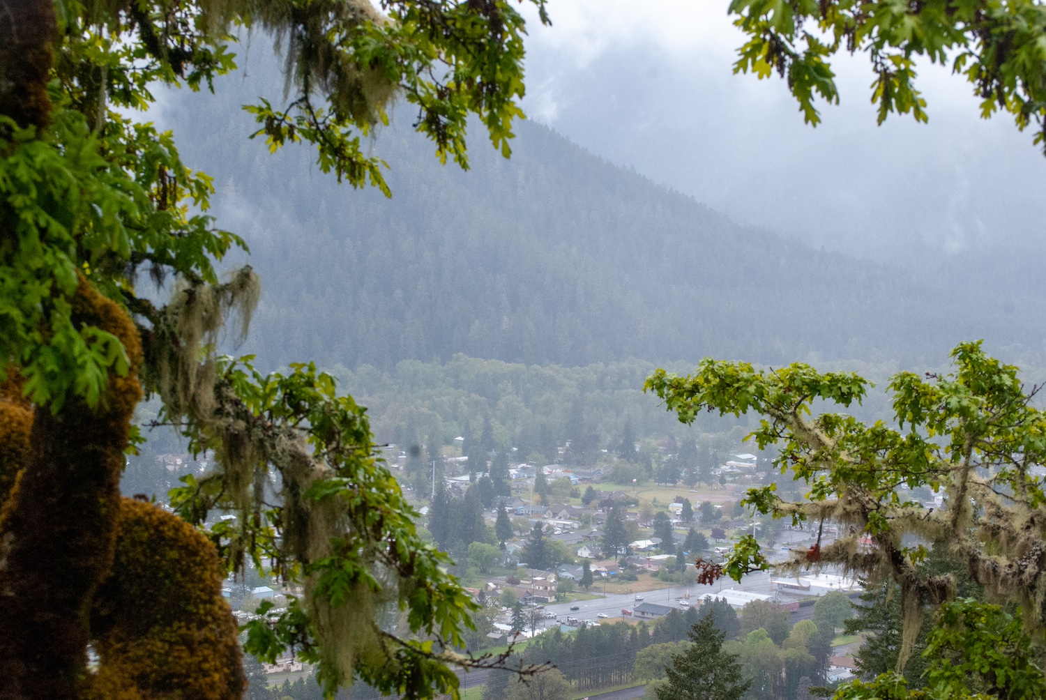 The city of Oakridge sits in a valley. 