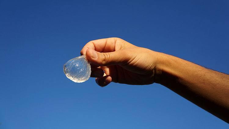 Ohoo-Water-Bottle alternative with edible packaging