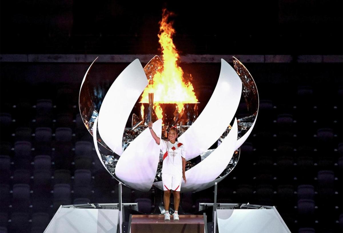 Person holding the olympic torch 