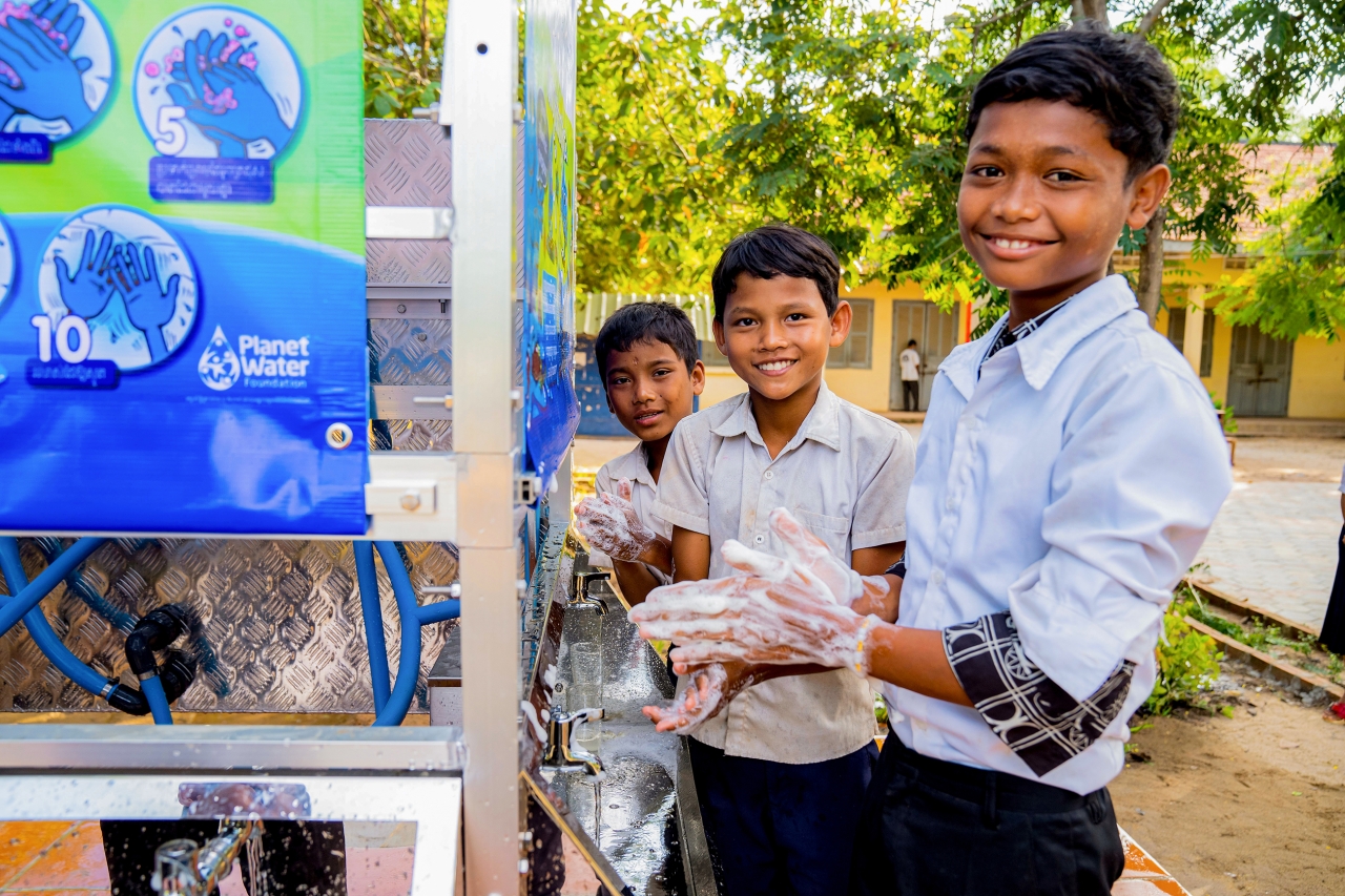 Children in Cambodia washing hands at the AquaTower