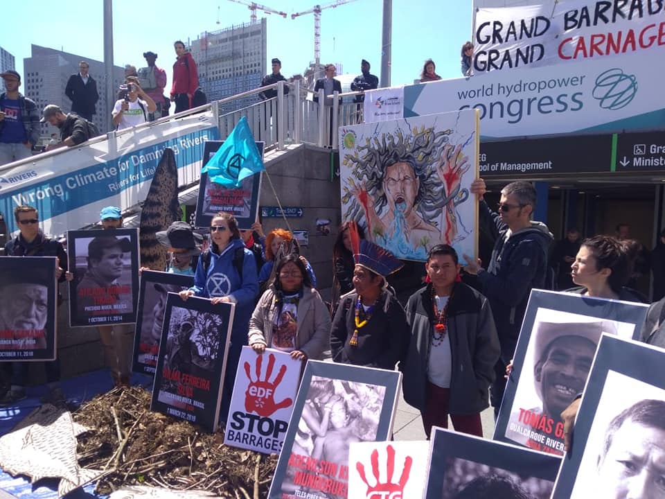 Ríos Vivos activists protest a proposed hydropower project