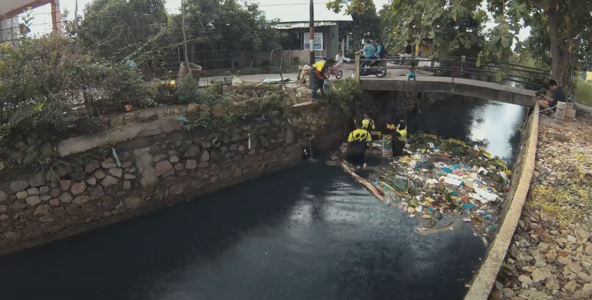 River barrier to remove plastic pollution from waterways