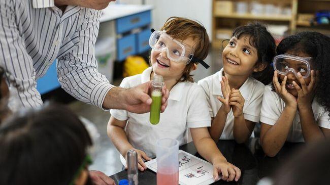 School children wearing goggles during an experiment 