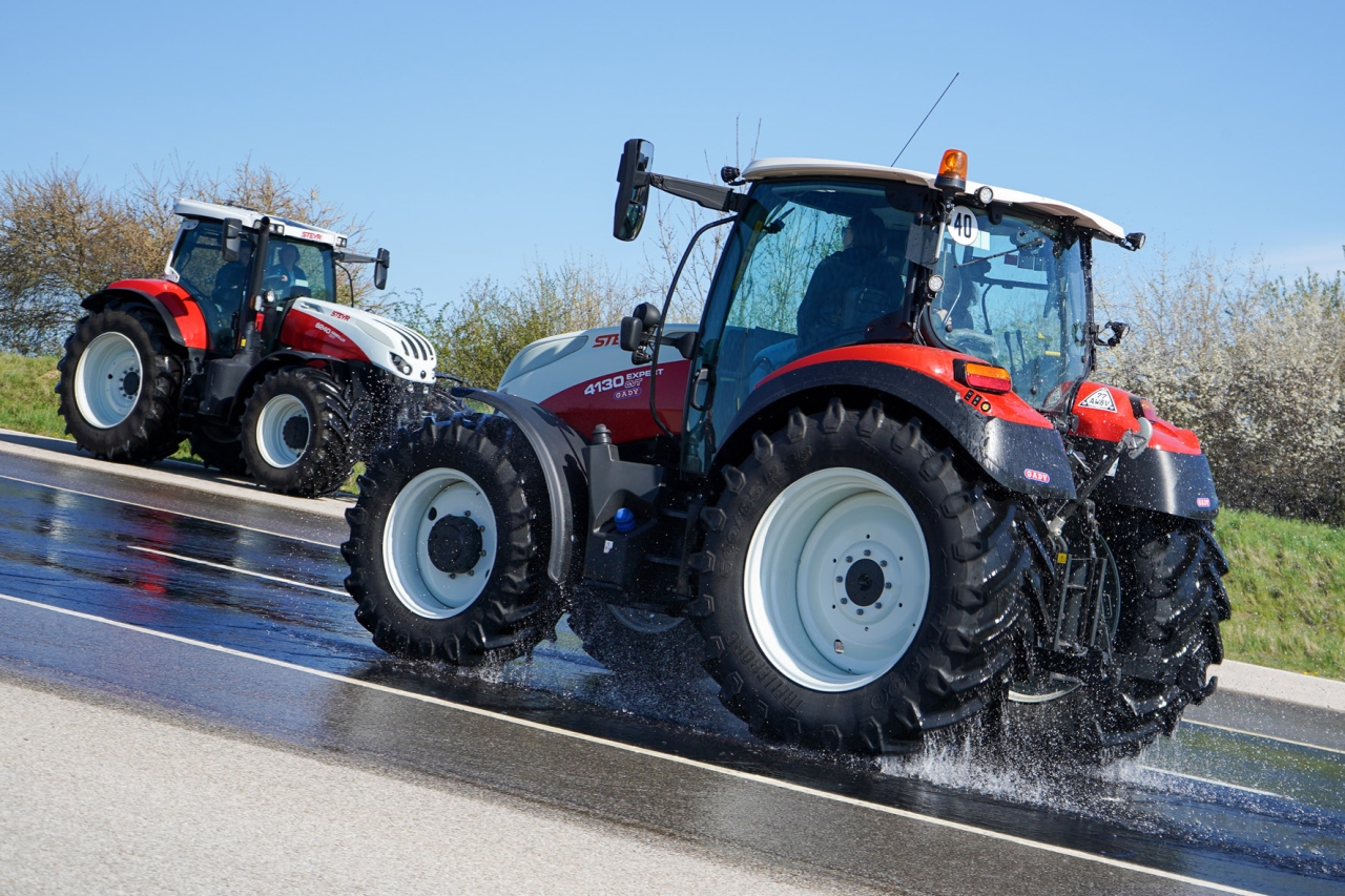 Tractors on a driving course. 