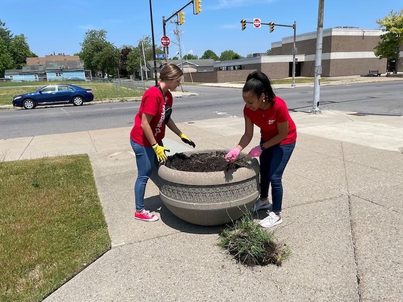 KeyBank volunteers cleaning a planter.