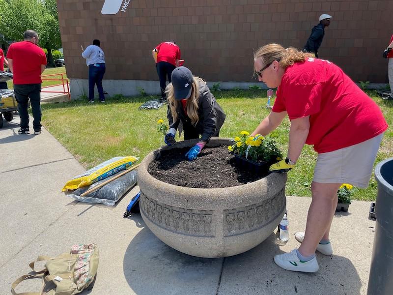 KeyBank volunteers planting flowers.