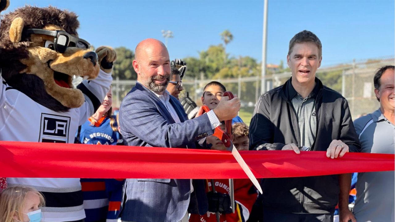 LA Kings President and Hockey Hall of Famer Luc Robitaille (right) and El Segundo Mayor Pro Tem Chris Pimentel (left) officially cut the ribbon to open the newly completed roller hockey rink in El Segundo on August 26, 2021.