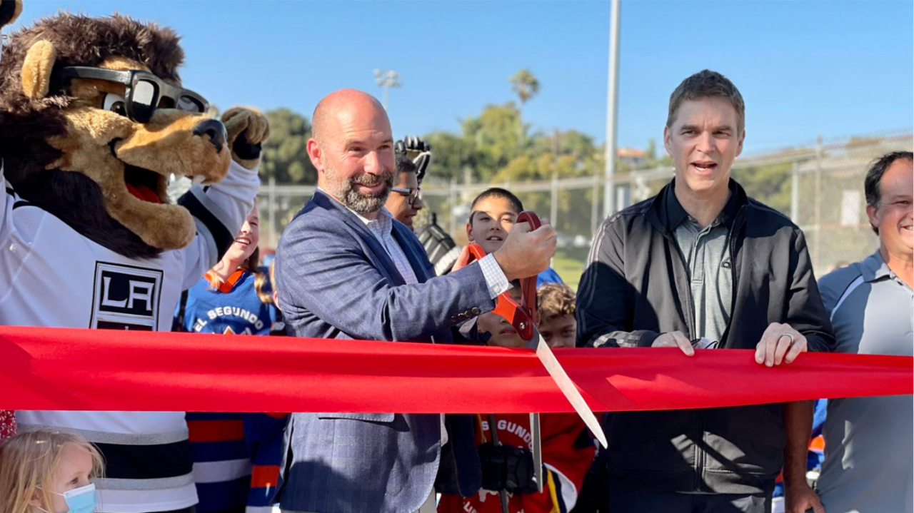 CSRWire - Los Angeles Kings' Luc Robitaille and Kelly Cheeseman