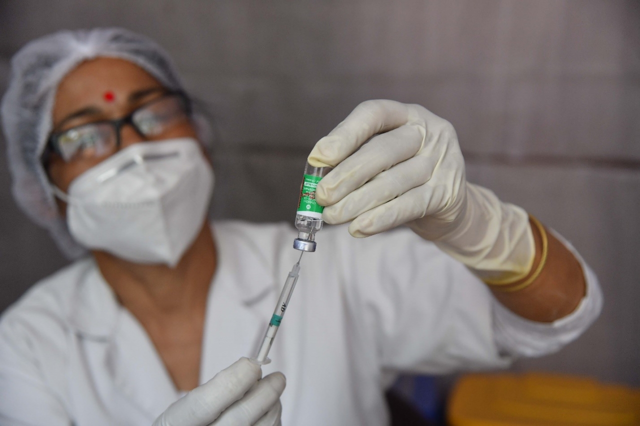 A health worker prepares a dose of COVID-19 vaccine at a Khanapara State Dispensary in Guwahati on April 29, 2021. © UNICEF/Biju BORO