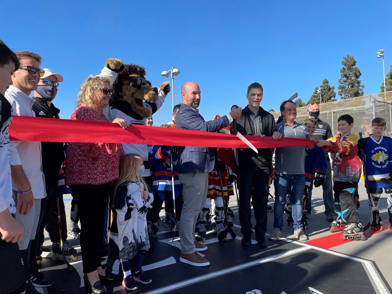 LA Kings President and Hockey Hall of Famer Luc Robitaille (right) and El Segundo Mayor Pro Tem Chris Pimentel (left) officially cut the ribbon to open the newly completed roller hockey rink in El Segundo on August 26, 2021.