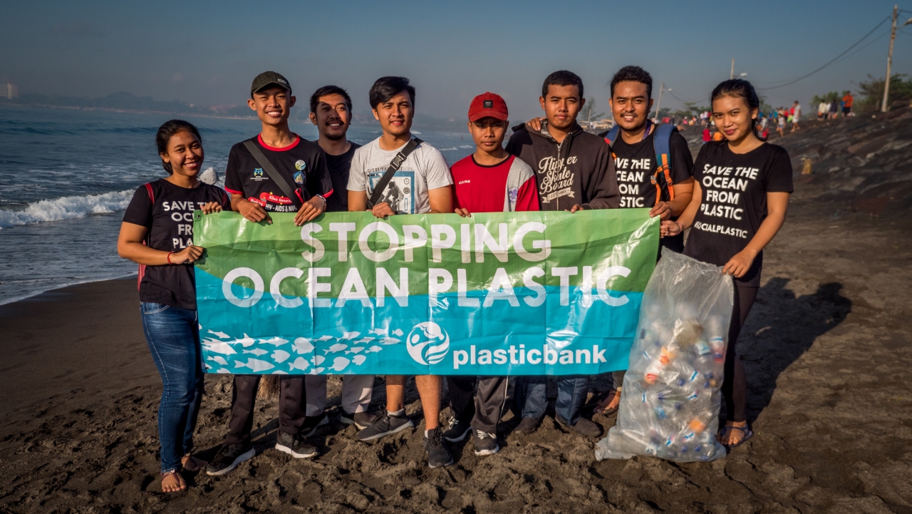 8 volunteers from Plastic Bank on a beach