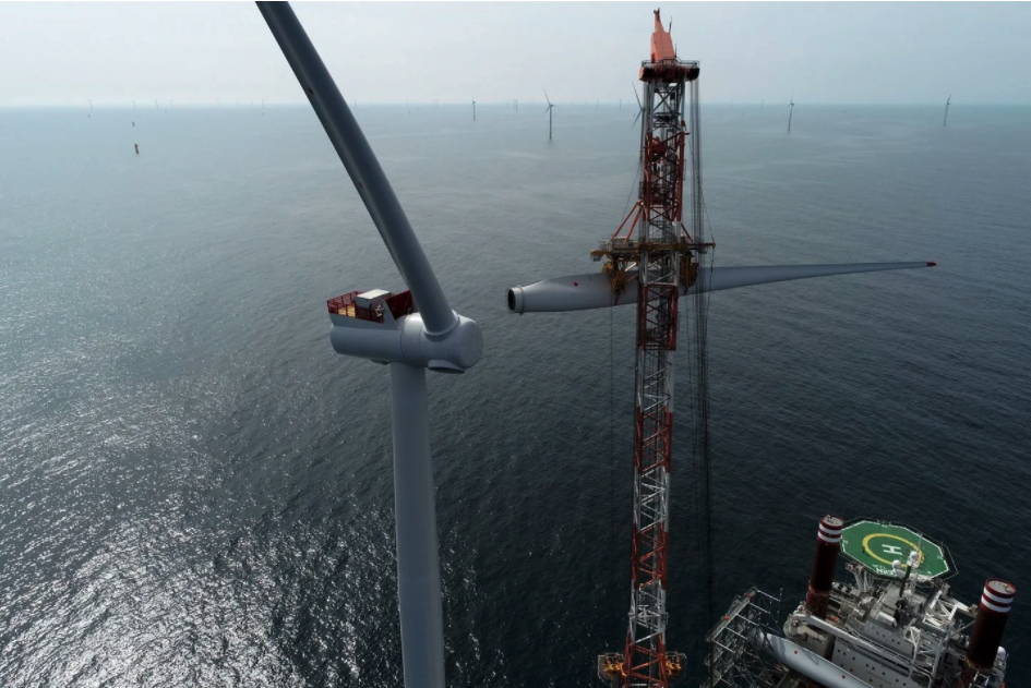 Construction of wind turbine out in the ocean