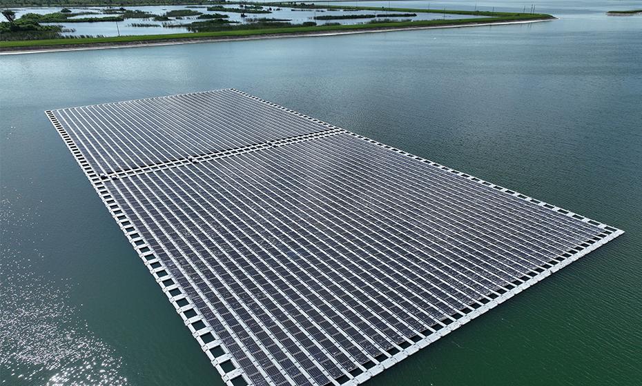 Bird-eye view of the floating array 