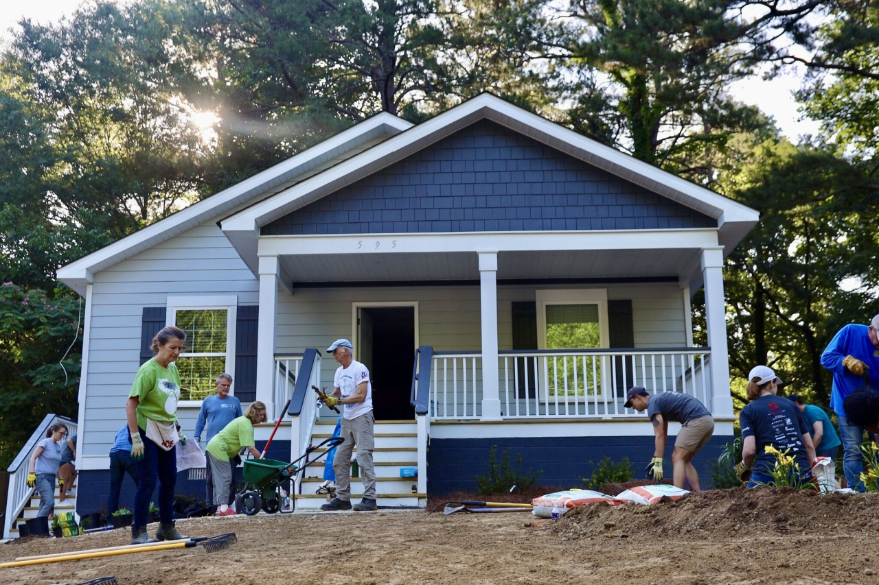 people building a house