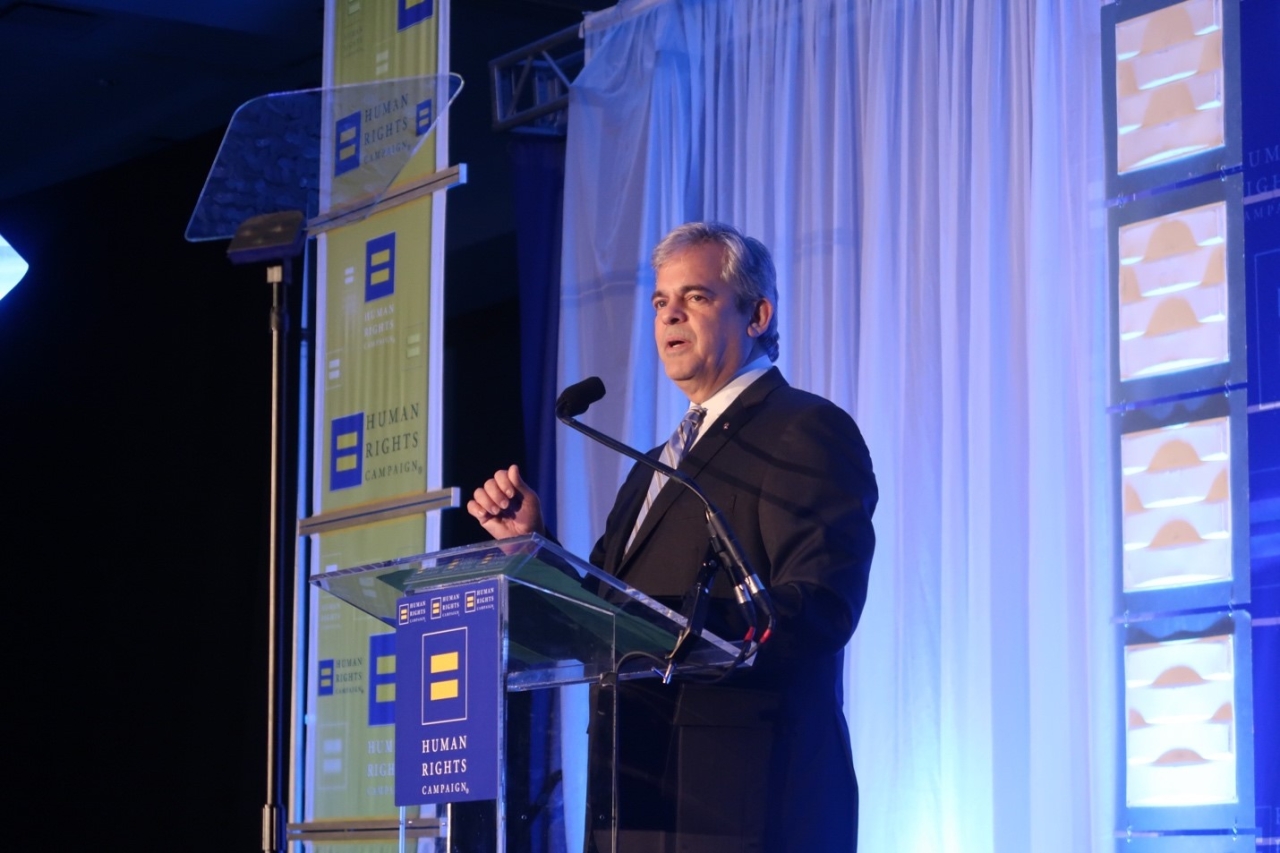 Austin Mayor Steve Adler welcomes the crowd at the HRC gala in April 2022.