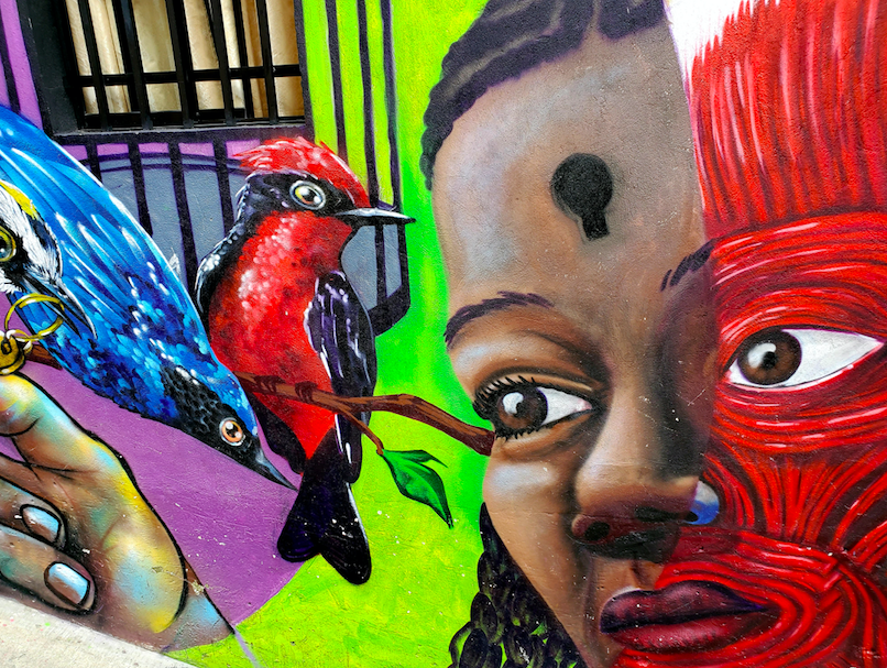 Eines von unzähligen Wandgemälden in Comuna 13, Medellín, Kolumbien