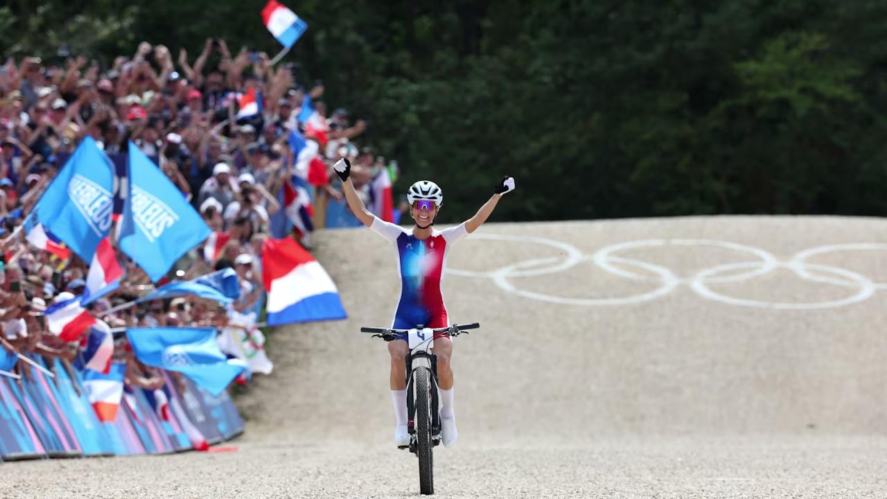 bicyclist competing