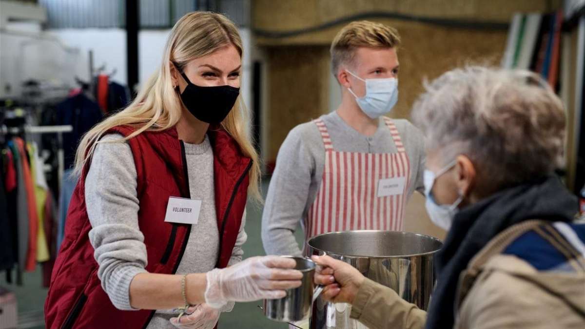 volunteer handing out food at a shelter