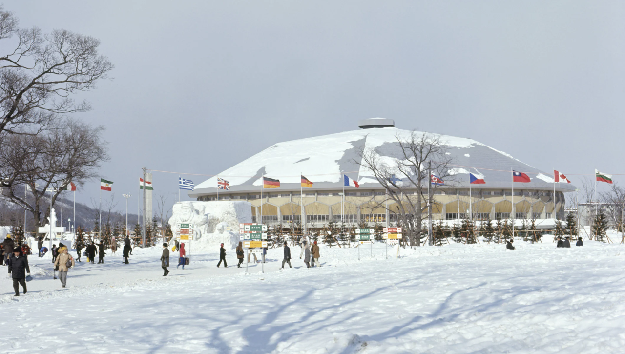 Sapporo City / The Makomanai Indoor Skating Rink (now known as the Makomanai Sekisui Heim Ice Arena) remains the Makomanai Park’s centrepiece. ​