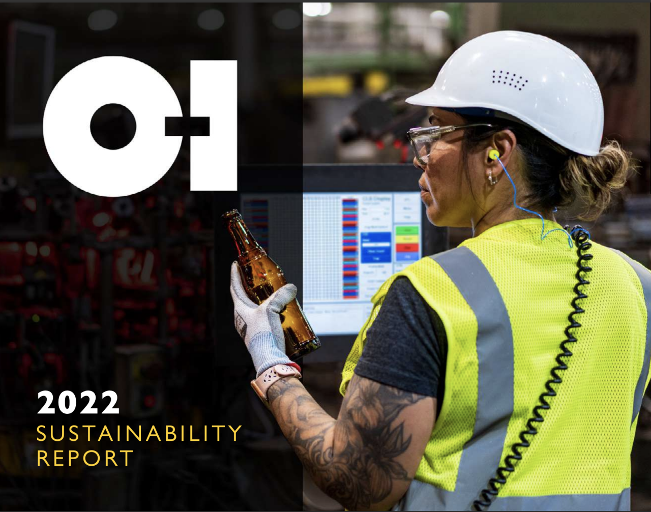 a person wearing safety gear holding a glass bottle, looking at a screen with data. OI logo and "2022 Sustainability report" on the left